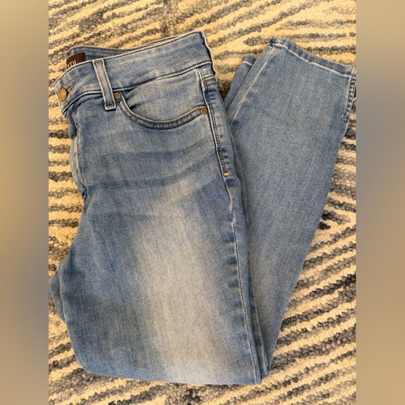 NYDJ Denim - NYDJ AMI Skinny ankle size 10 P LiftXTuck Technology Light Distressed Wash Jean￼